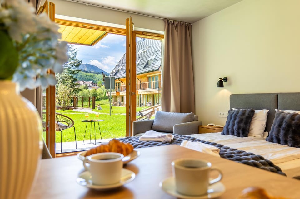 Natural landscape, Bedroom, Mountain view