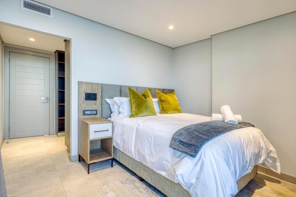 Bed, Bedroom, towels, wardrobe