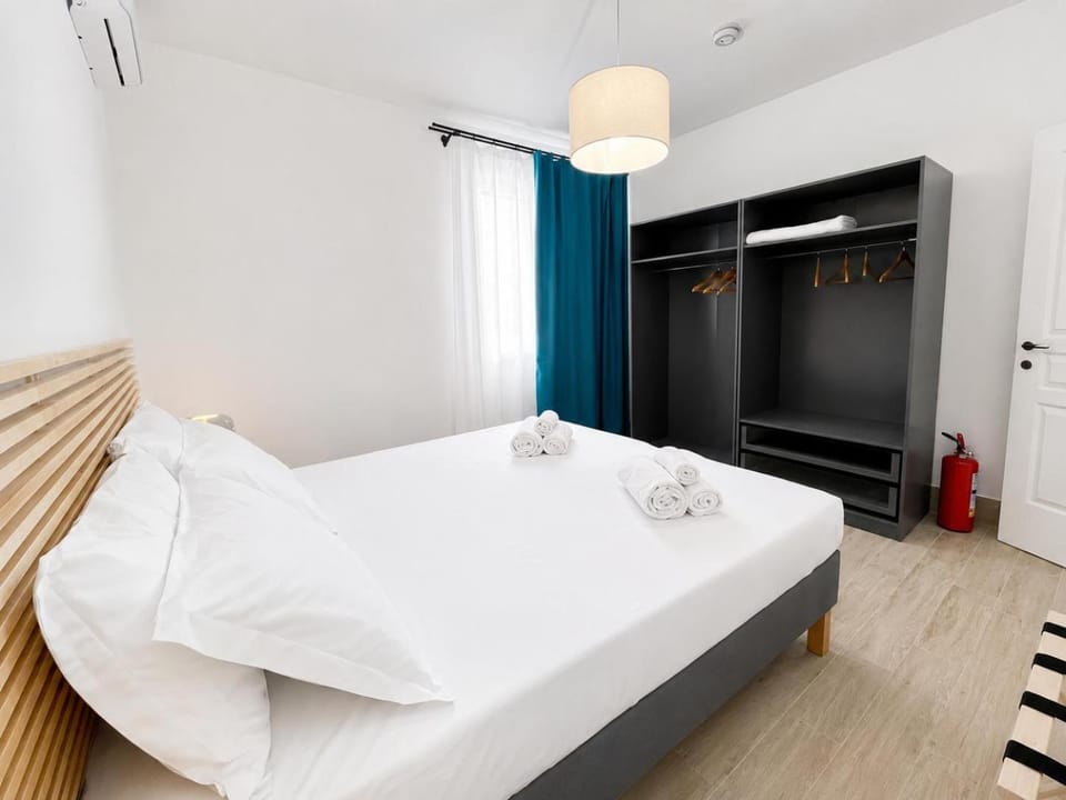 Bedroom, wardrobe