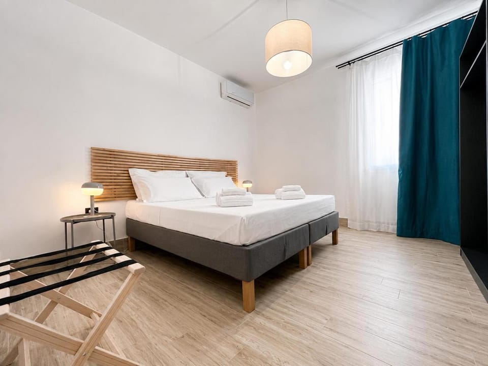 Photo of the whole room, Bedroom, air conditioner