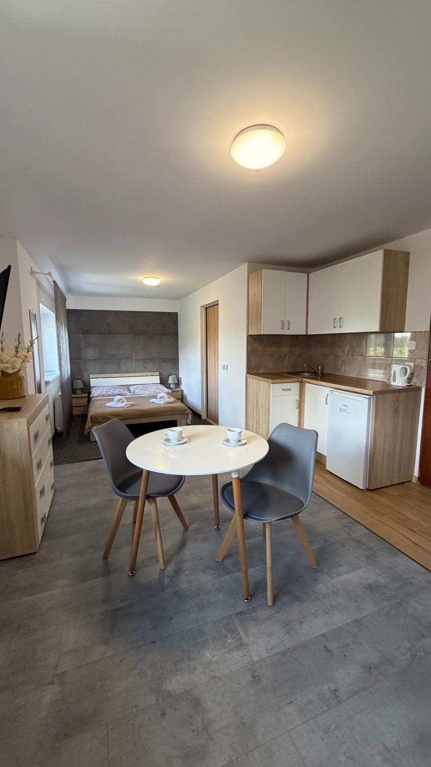 Bed, Kitchen or kitchenette, Photo of the whole room, Bedroom
