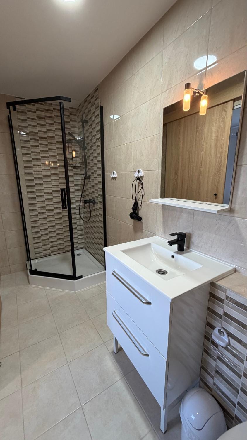 Shower, Bathroom, hair dryier