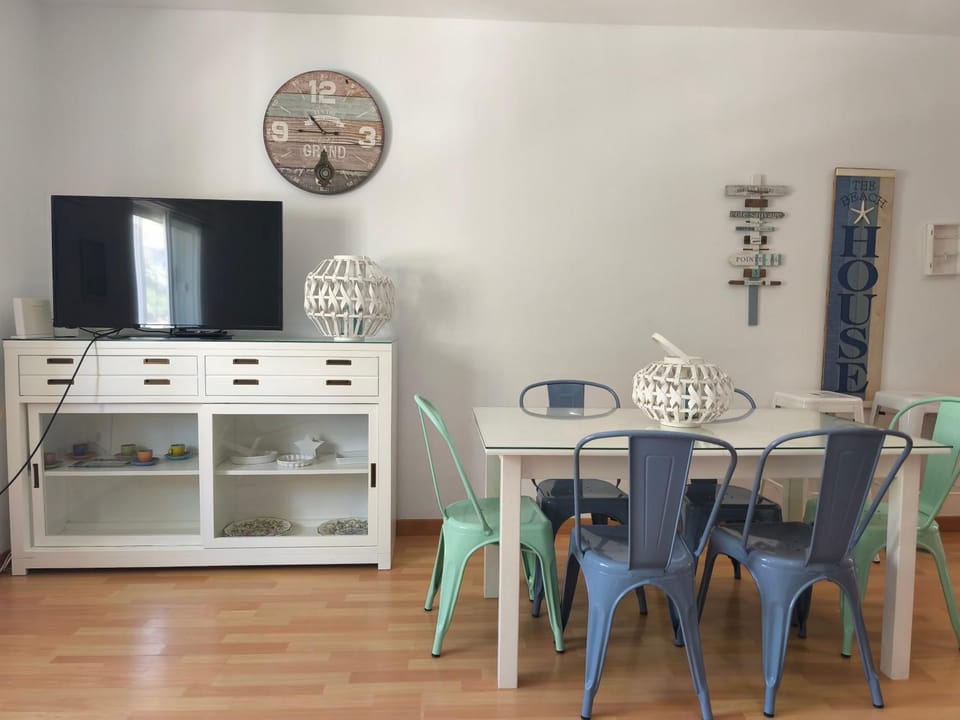 Communal lounge/ TV room, Living room, Dining area