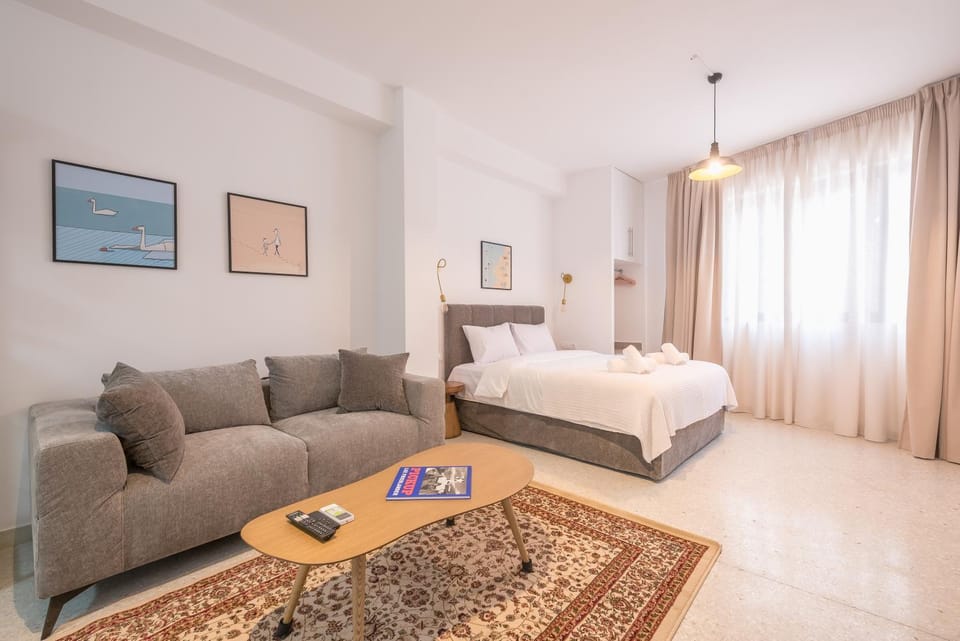 Bed, Seating area