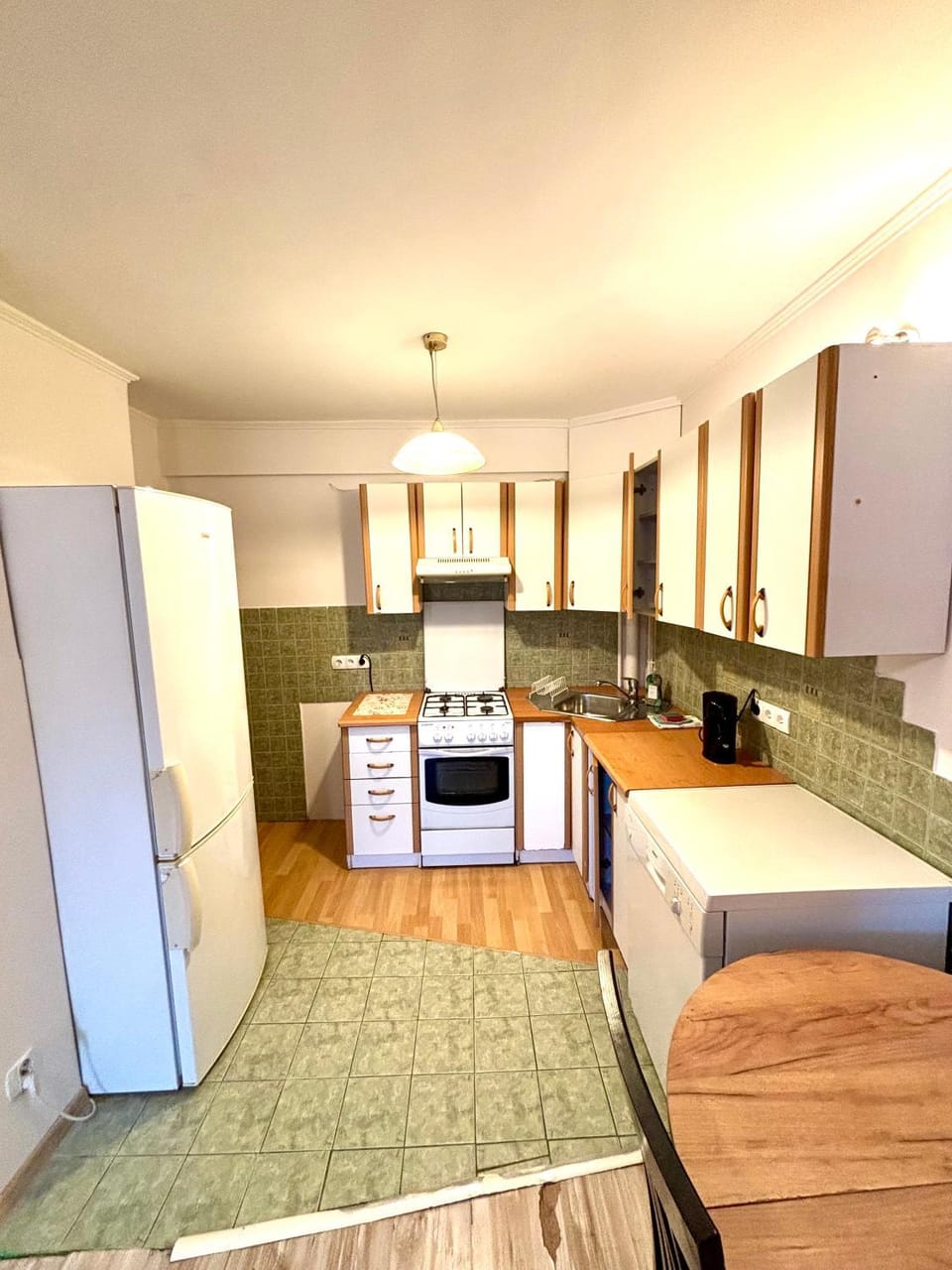 Kitchen or kitchenette, Dining area, oven
