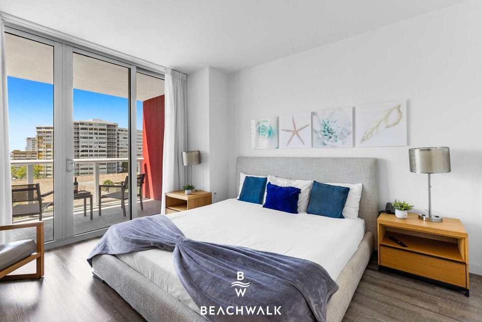 Panoramic Retreat 2BR - Resort Apartment in Hallandale Beach