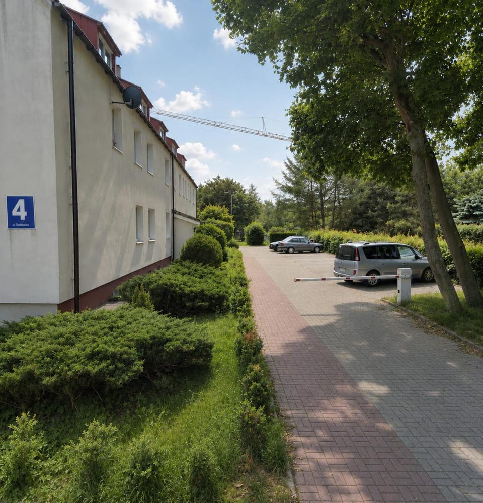 Property building, Neighbourhood, Natural landscape, Garden, Garden view, Street view, Location, Parking