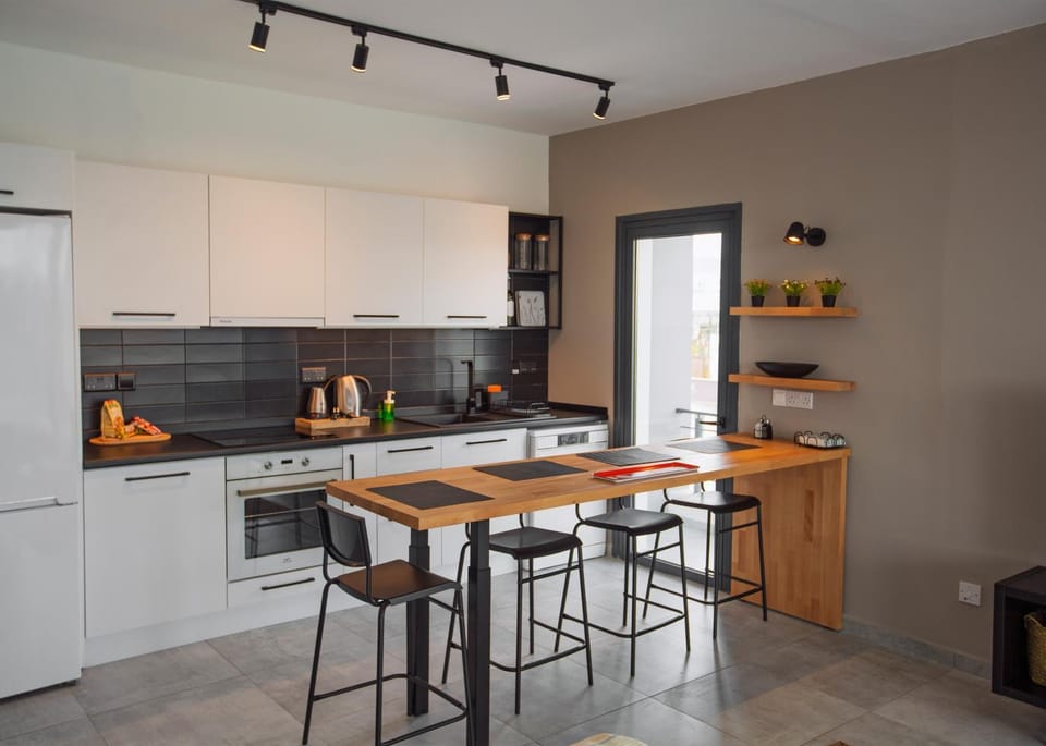 Kitchen or kitchenette, Kitchen or kitchenette, Dining area, dishwasher, minibar, oven, pet friendly, stove, toaster