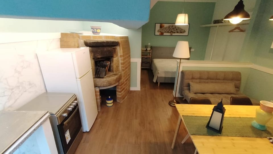 Kitchen or kitchenette, Seating area, Dining area, Bedroom, pet friendly, stove