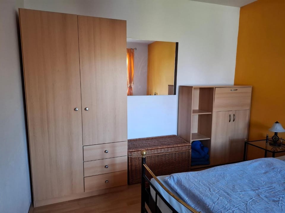 Bedroom, wardrobe