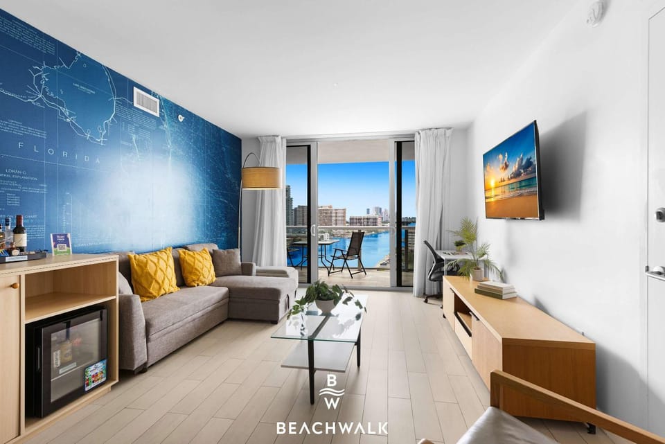 Sunny South View - 2BR Resort Suite & Pool Apartment in Hallandale Beach