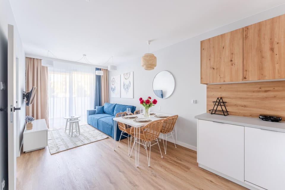 Kitchen or kitchenette, Living room, Seating area, Dining area