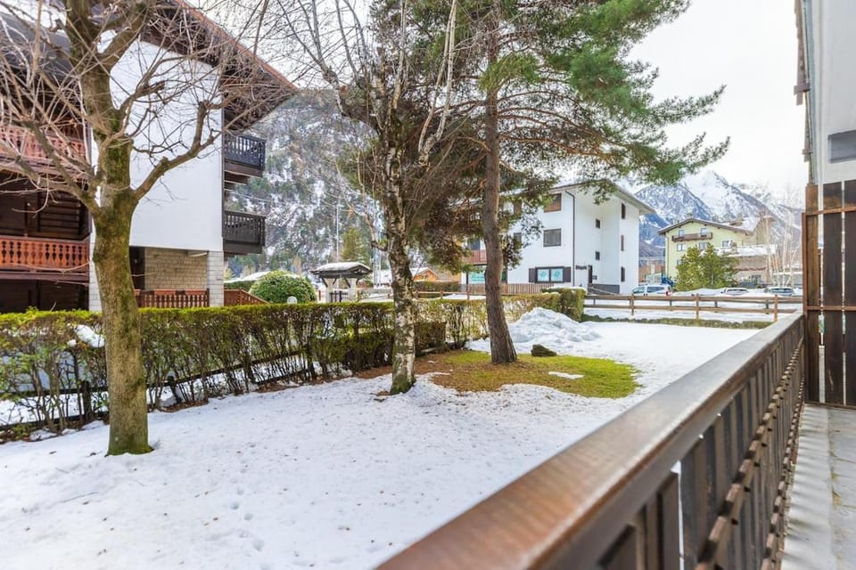 Mountain view, Mountain view, Inner courtyard view