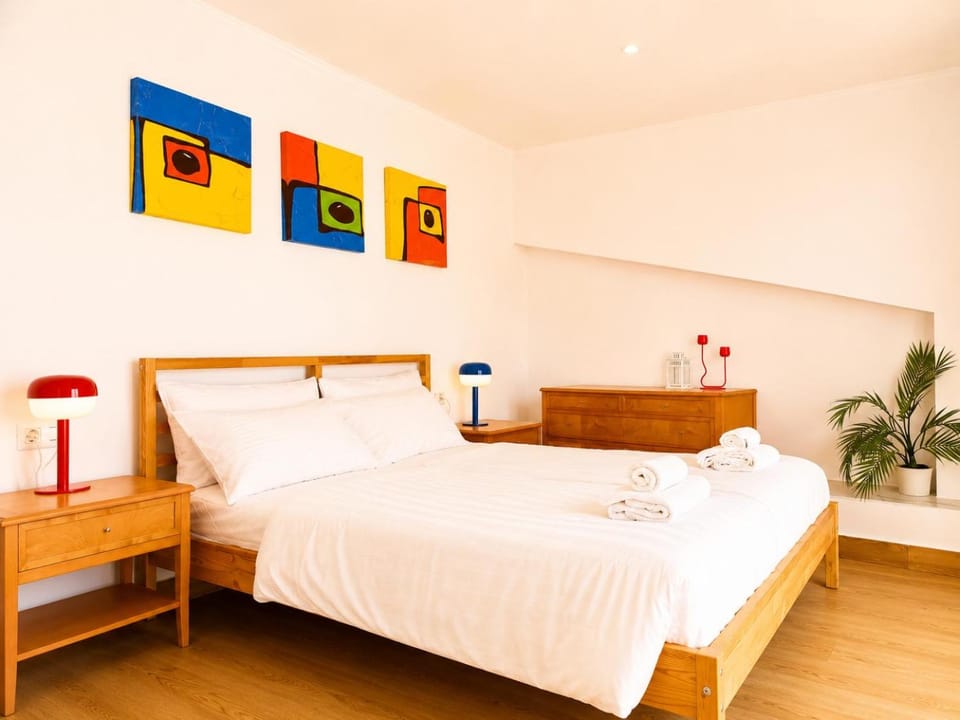 Bed, Photo of the whole room, Bedroom