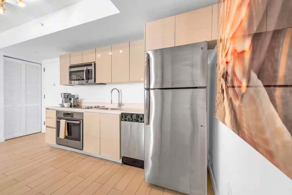 Waterfront Condo 2BR Intracoastal Marina Apartment in Hallandale Beach