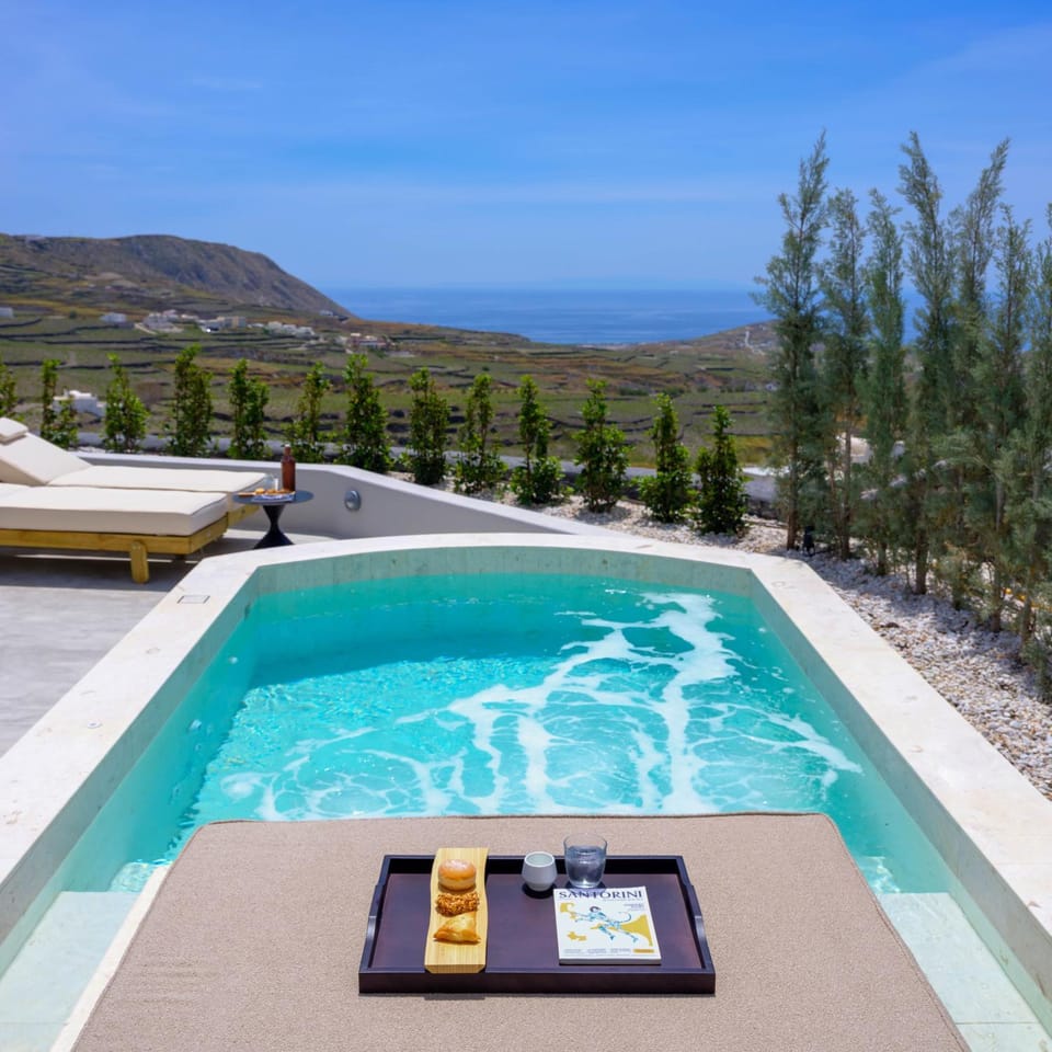 Day, Natural landscape, Pool view, Sea view, Swimming pool, sunbed