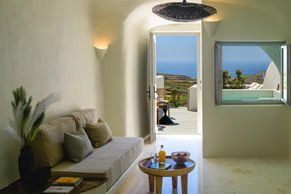 Natural landscape, View (from property/room), Balcony/Terrace, Living room, Seating area, Dining area, Sea view