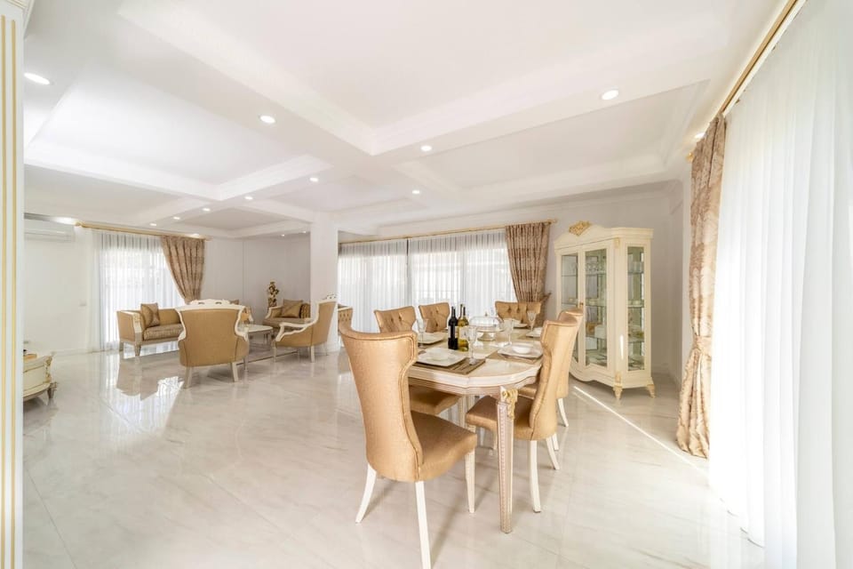 Communal lounge/ TV room, Dining area