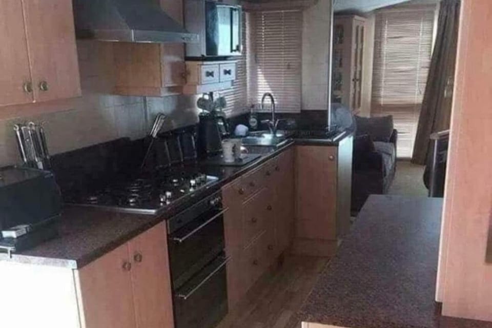 2 Bed - Sleeps 6 - Lake View - Beach Access - Pets House in Ingoldmells
