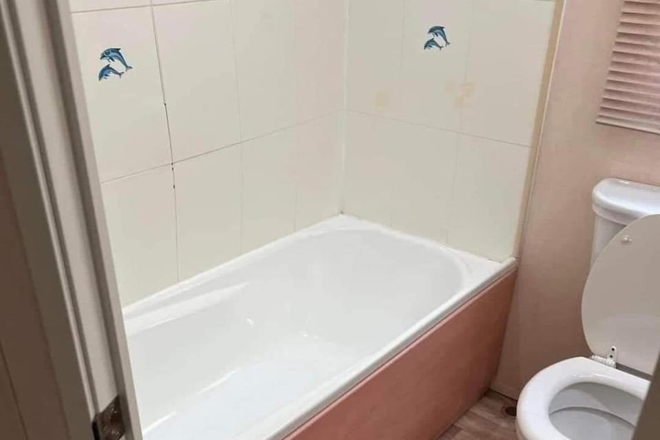 2 Bed - Sleeps 6 - Lake View - Beach Access - Pets House in Ingoldmells