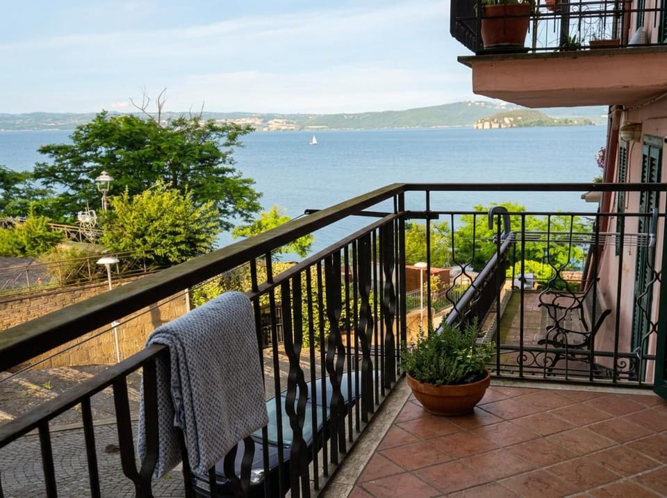 Balcony/Terrace, Lake view