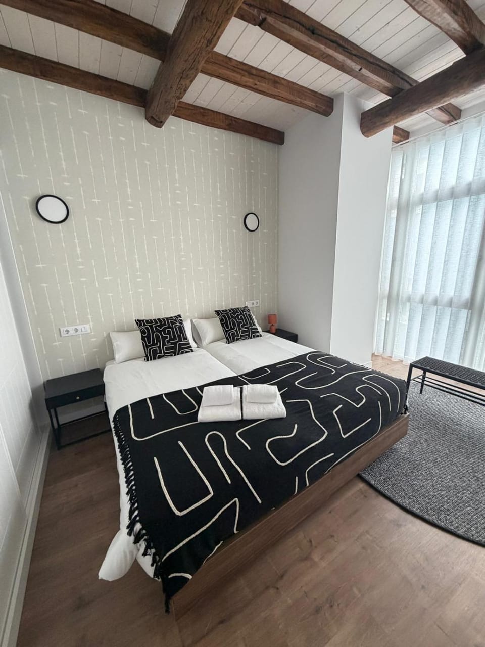 Photo of the whole room, Bedroom