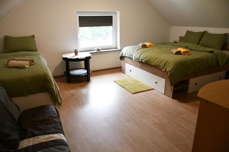 Photo of the whole room, Bedroom, towels