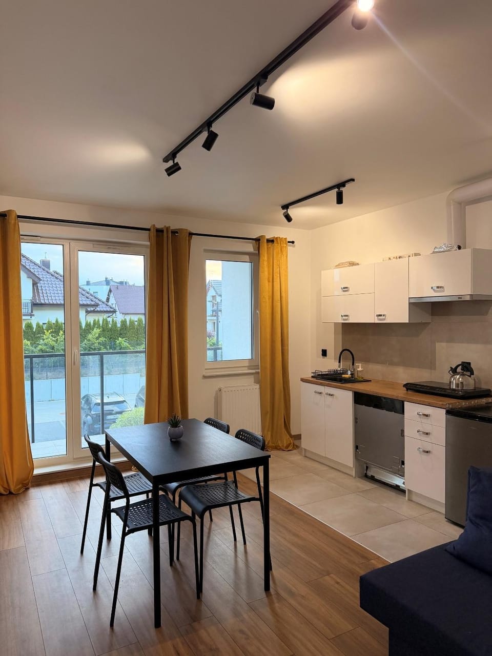 Kitchen or kitchenette, Living room, Seating area, Dining area, stove