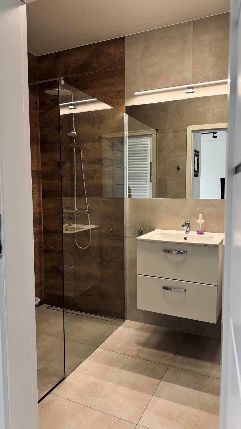 Shower, Bathroom