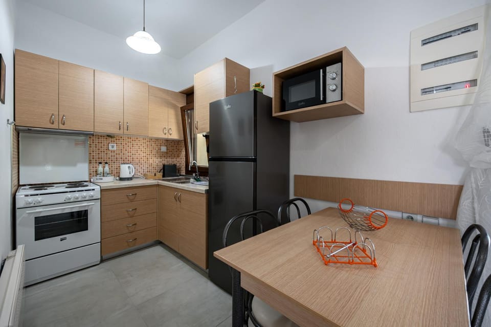 microwave, oven, kitchen, kitchen