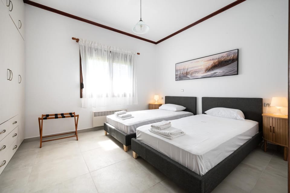 Bedroom, locker