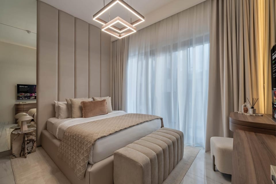 Chic 1BR Getaway Beach-Style Pool Apartment in Dubai