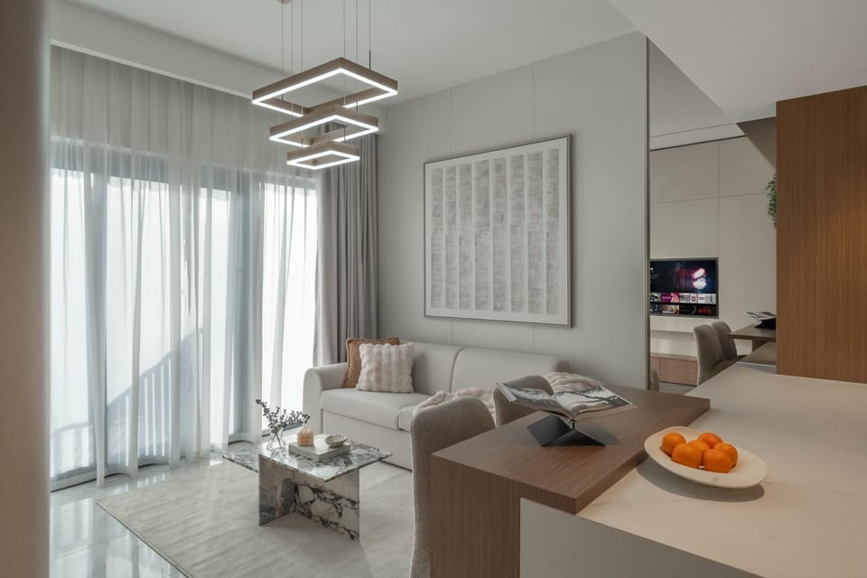 Chic 1BR Getaway Beach-Style Pool Apartment in Dubai