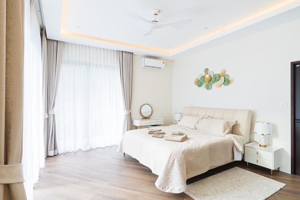 Bed, Photo of the whole room, Bedroom, air conditioner