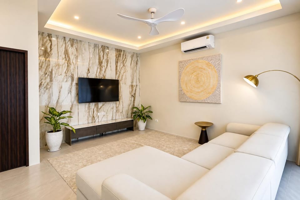 Golden Palm Villa by Marina Infinity Pool 4BR Villa in Ban Tai