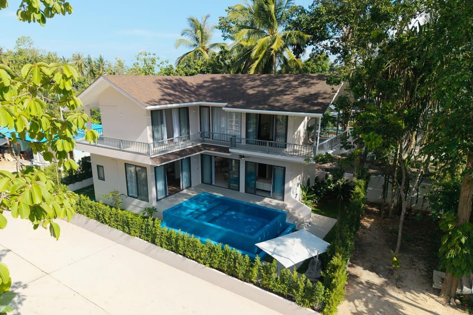 Property building, Garden, Pool view