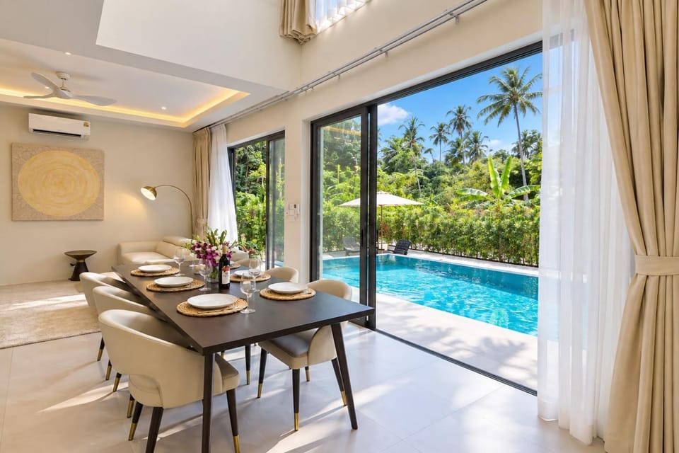 View (from property/room), Living room, Seating area, Dining area, Garden view, Pool view