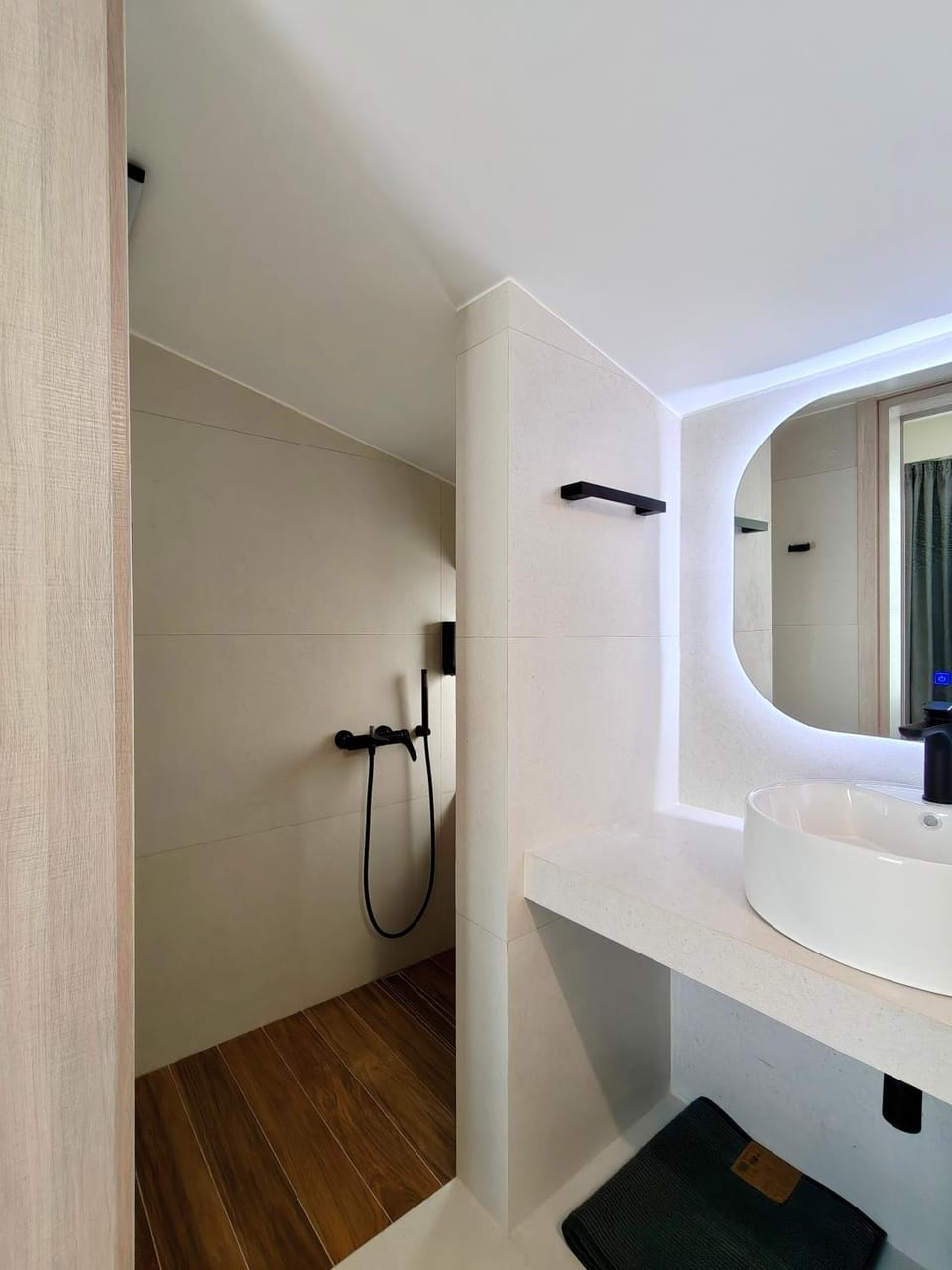 Shower, Toilet, Bathroom, Photo of the whole room