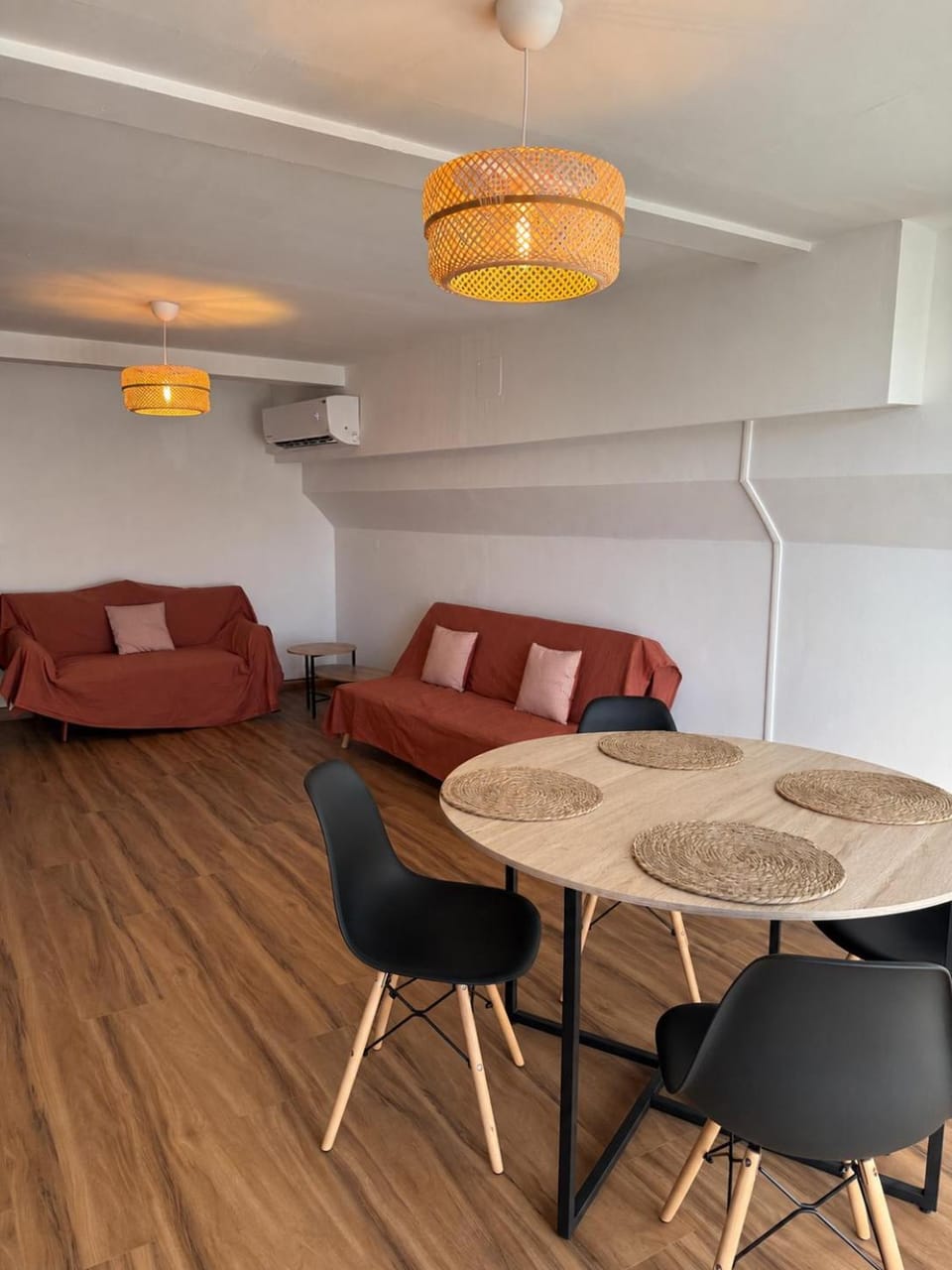 Seating area, Dining area