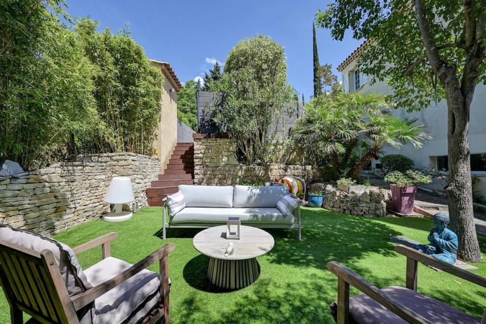 Elegant Villa with Heated Pool in Aix-en-Provence Villa in Aix-en-Provence
