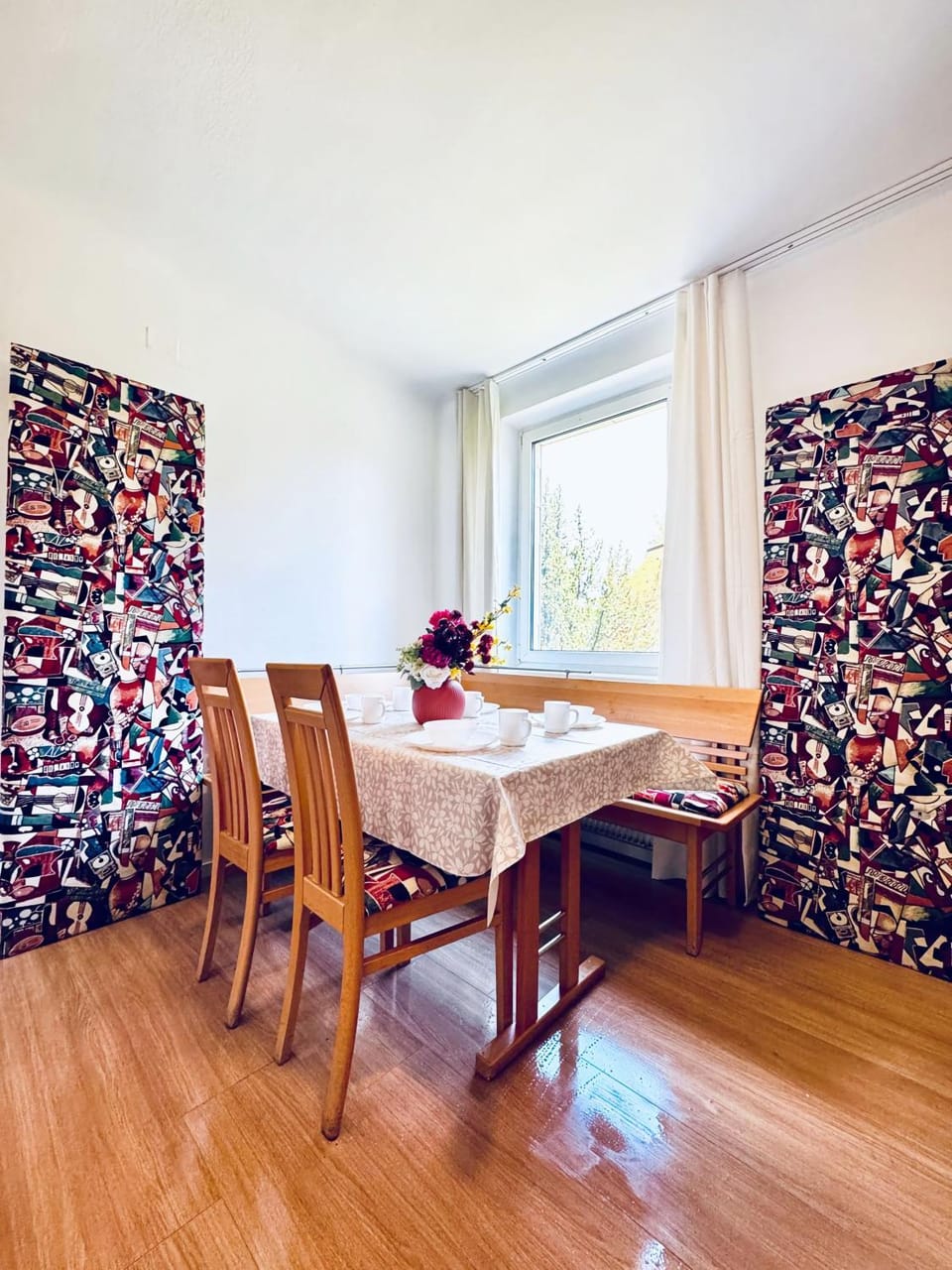 Seating area, Dining area
