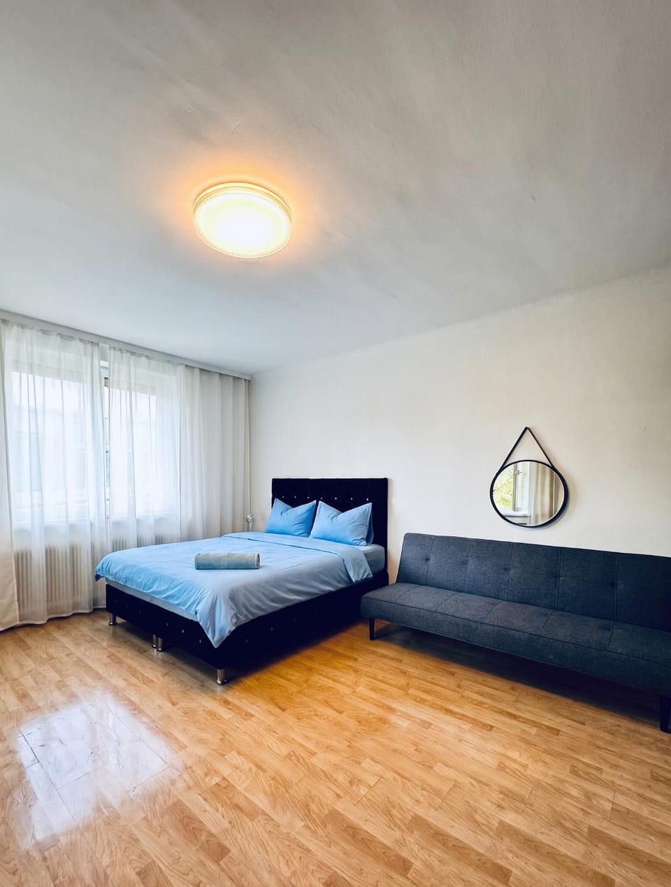 Bed, Seating area, Bedroom