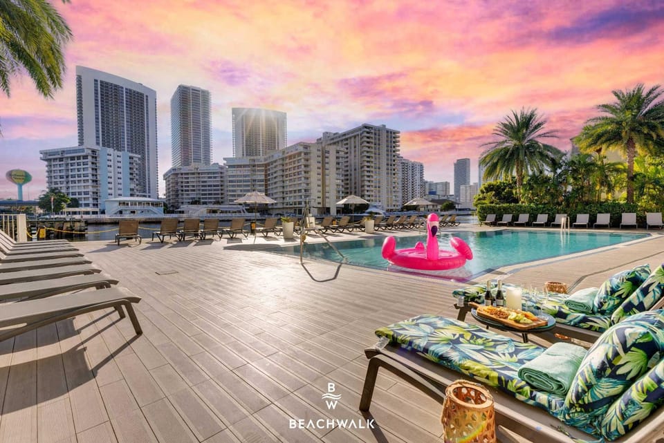 Charming 1BR - Bay View Apartment in Hallandale Beach