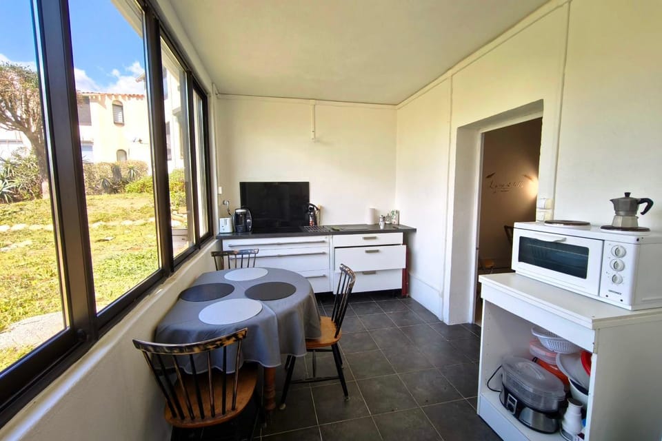 Apartment 100m from the sea with terrace Apartment in Corsica