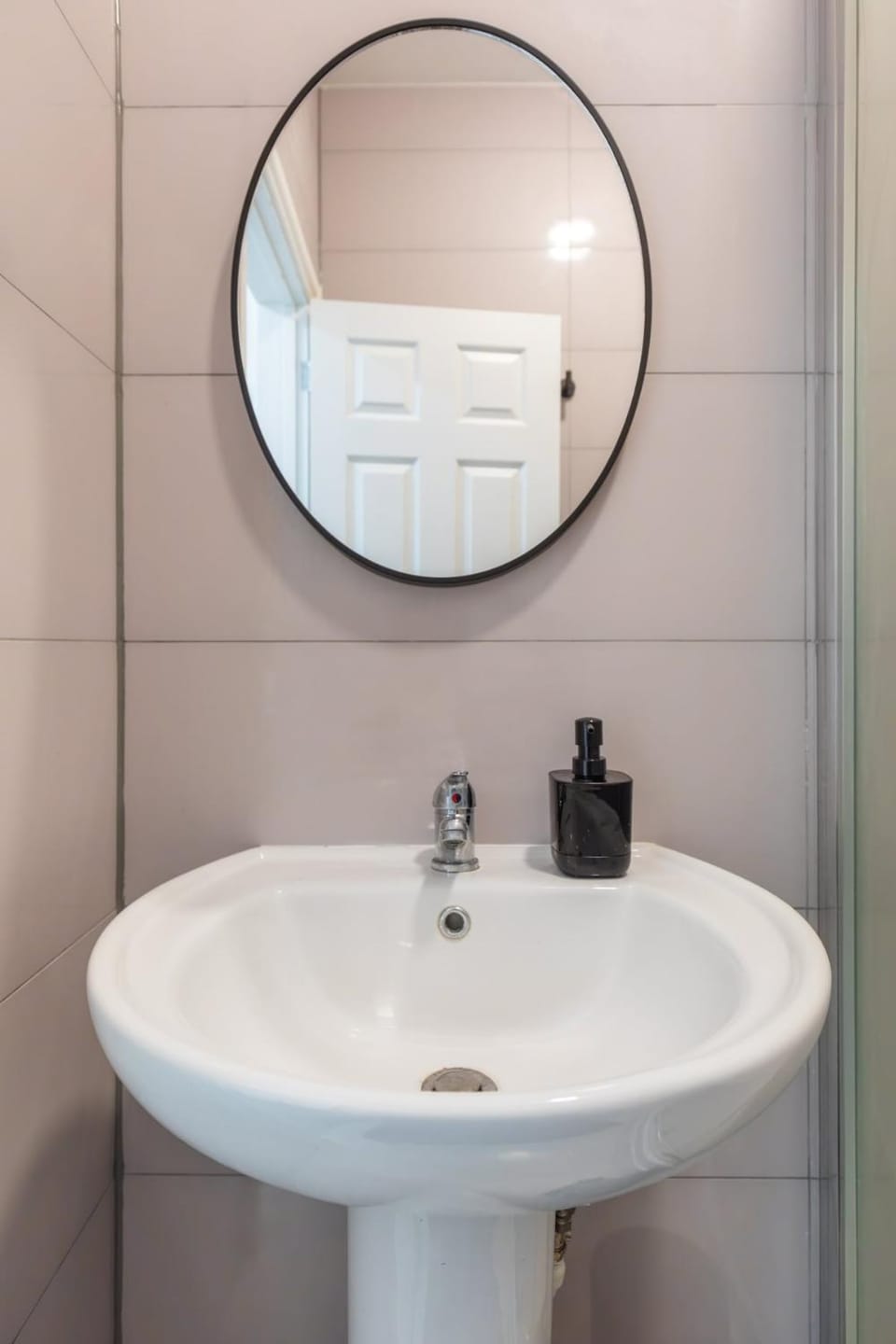 F3 Modern Studio Flat - Prime TV - Parking - Wi-Fi Apartment in Luton