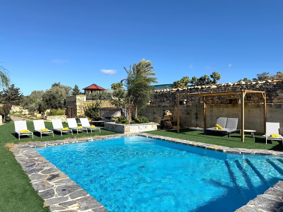 Girgor Farmhouse W/Pool&Jacuz byArcoCollection Villa in Saint Paul's Bay