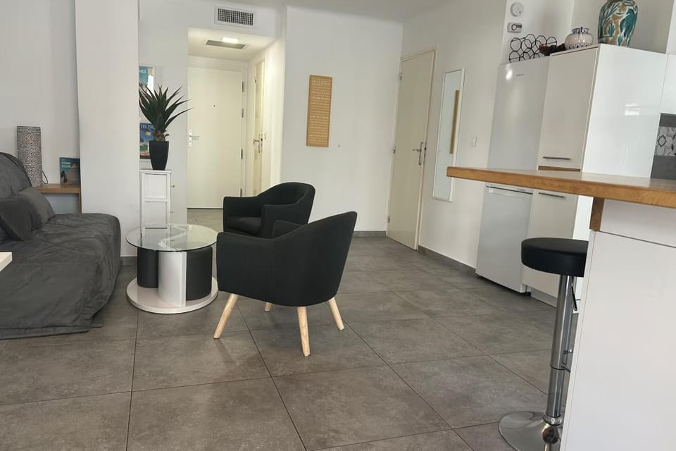 Bright Apt between Antibes & Juan-les-Pins Apartment in Antibes