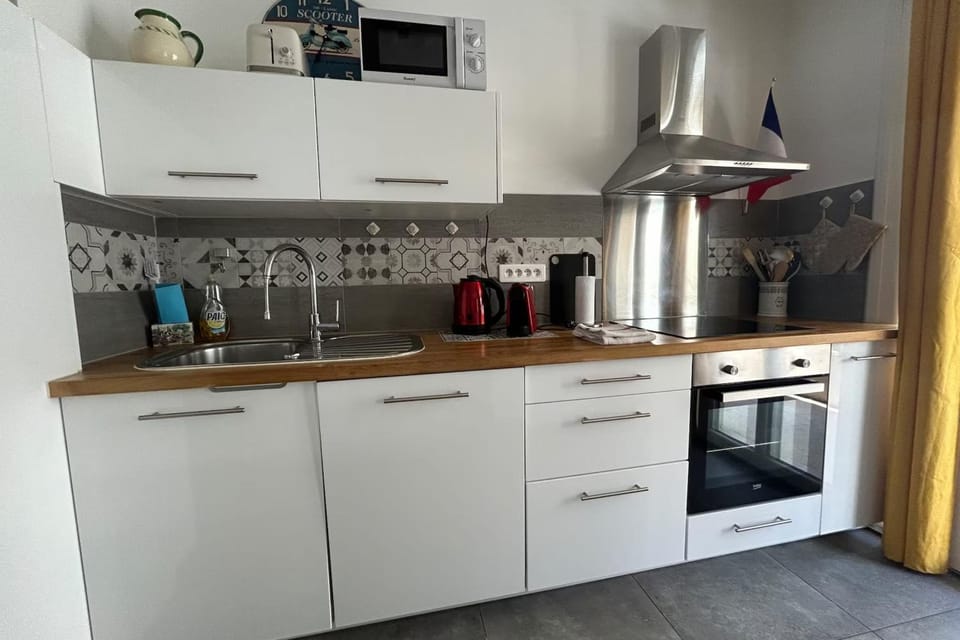 Bright Apt between Antibes & Juan-les-Pins Apartment in Antibes