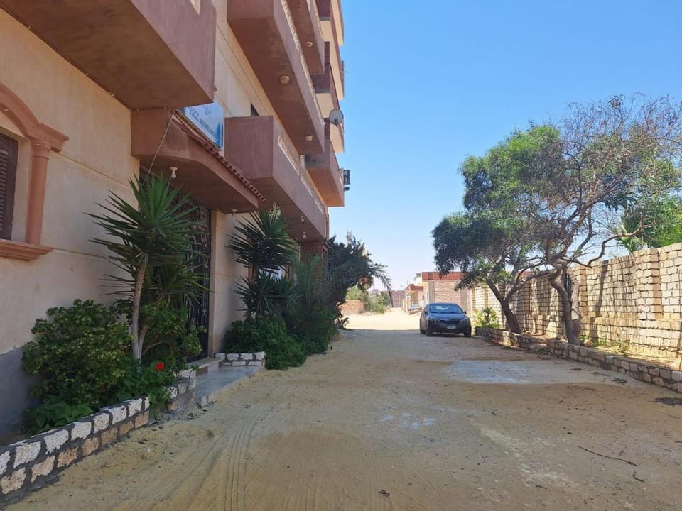 Property building, Facade/entrance, Street view, Parking