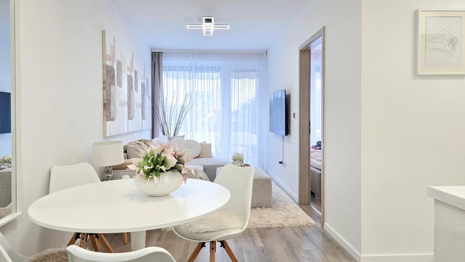Living room, Decorative detail, Dining area